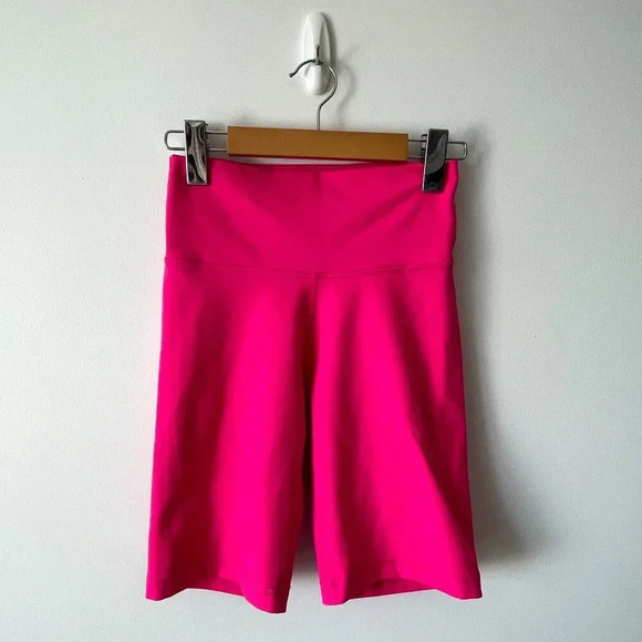 Aritzia TNA Biker Shorts 8.5" Hot Pink Size Small - Picture 1 of 5